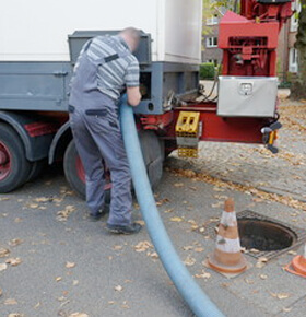 hydrovac worker